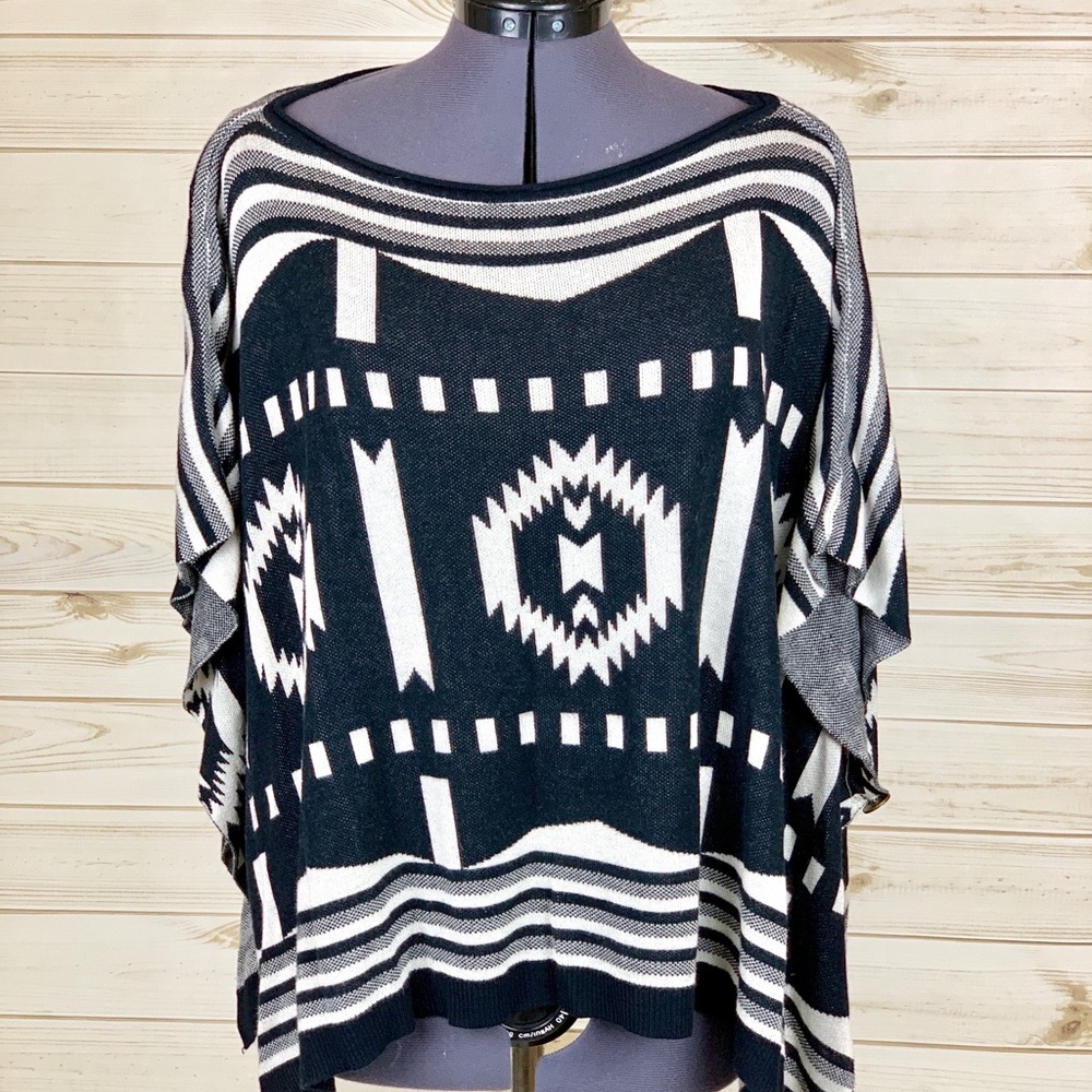Black and white fashion poncho